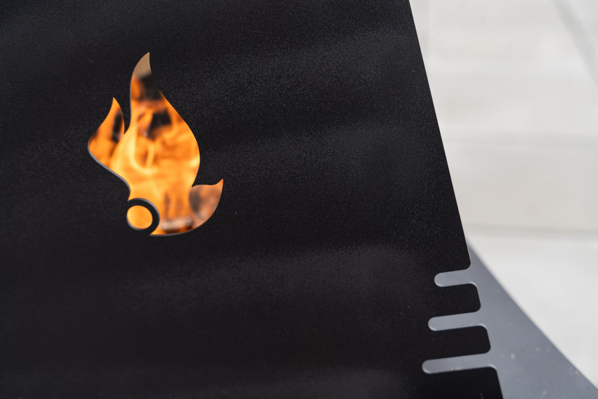 Cheminée d'extérieur Aduro Outdoor Fireplace - Acier noir, découpe en forme de flamme